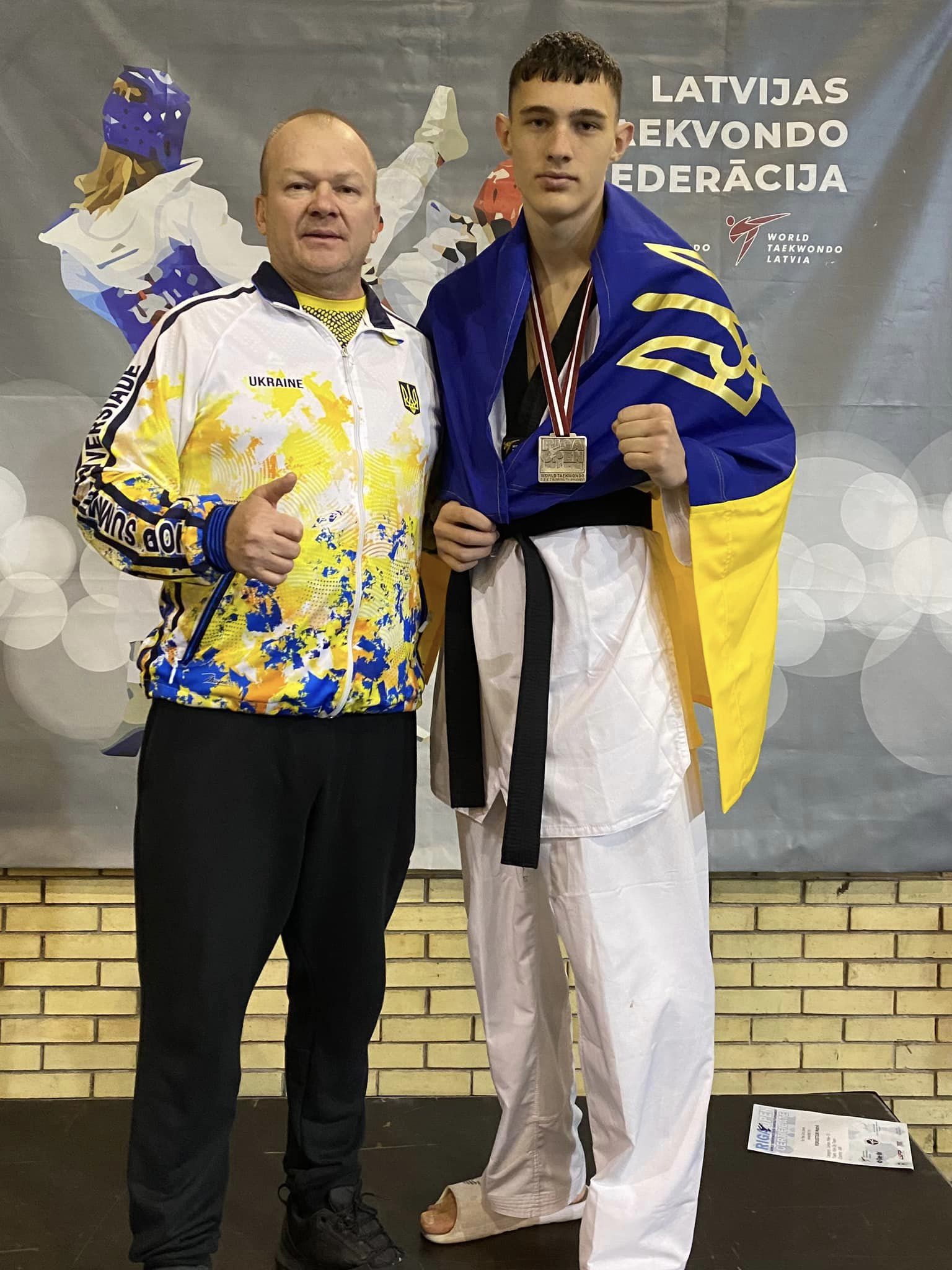 Матвій Форостюк, спортсмен ДЮСШ 13 на турнірі Ріга Опен з тренером збірної Валерієм Брунсом