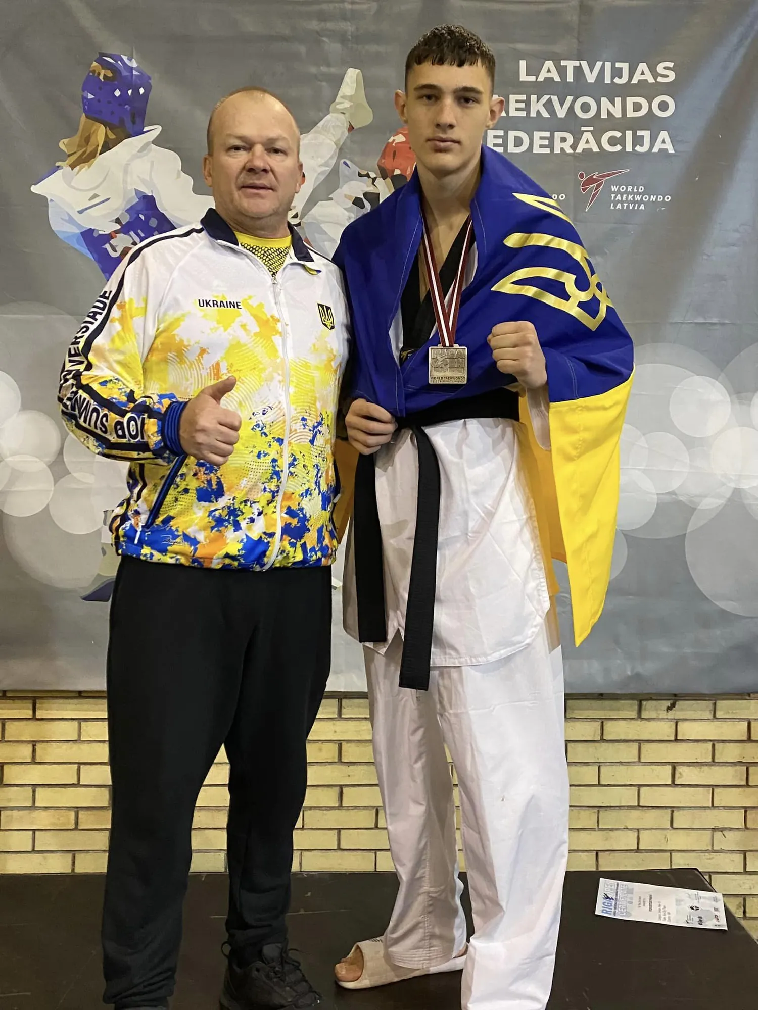 Матвій Форостюк, спортсмен ДЮСШ 13 на турнірі Ріга Опен з тренером збірної Валерієм Брунсом